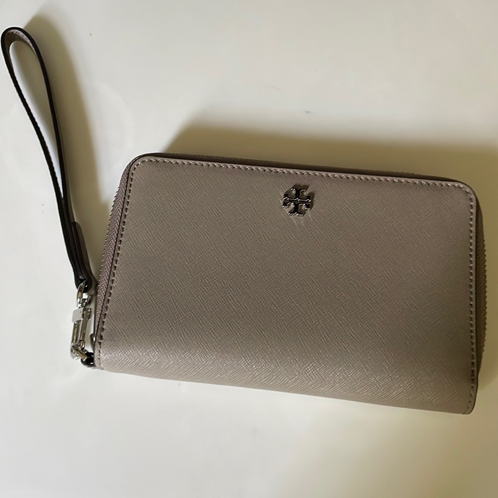 NWOT Tory Burch wristlet wallet w/ phone pocket